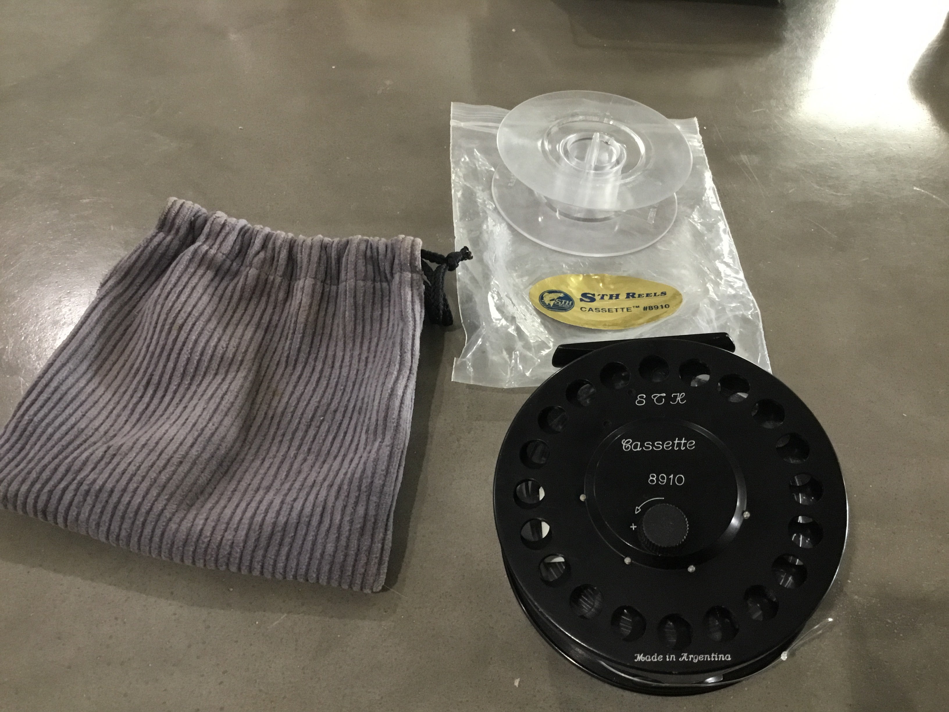 STH 8910 Cassette Fly Reel with WF11S line and Spare Cassette -  Excellent!!!